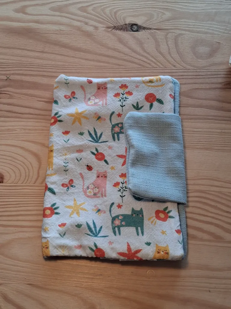 [PRODUIT17a] Protège carnet de santé (Tissu chat)
